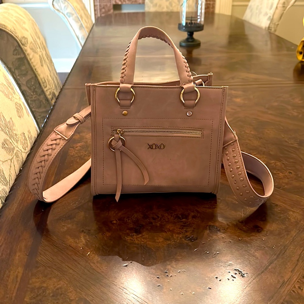 Really nice leather cross body bag.